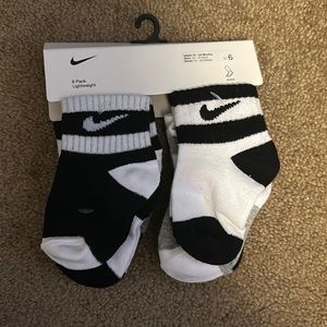 BRAND NEW NIKE BABY SOCKS!!